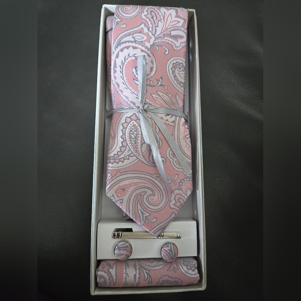 NWT Tie, Hanky, Tie clip, cuff links